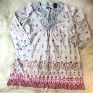 NewYork & Company Sequin VNeck Top Blouse sz Small